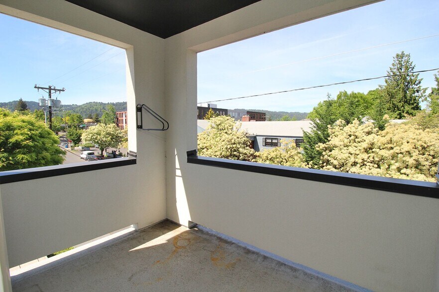 Building Photo - 7530 N Richmond Ave