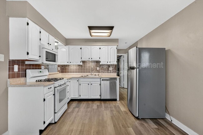 Building Photo - 1255 St Antoine St