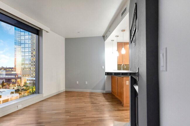 Building Photo - Washington Square Luxury Living on 10th Fl...