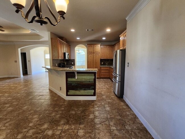 Building Photo - Large 4 bedroom 2.5 bath home