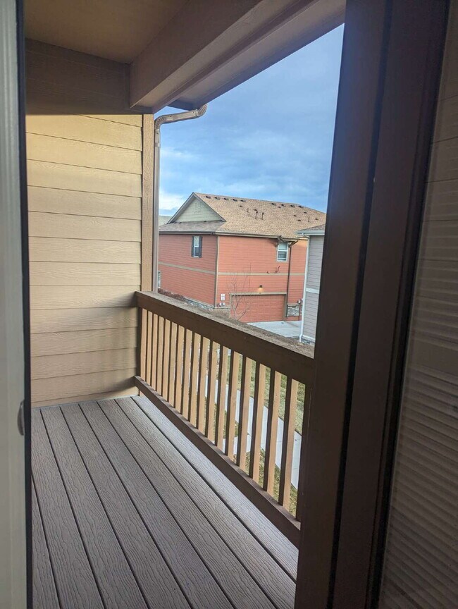 Building Photo - Newer 3bdrm/2 1/2 bath townhome in the heart of Longmont!