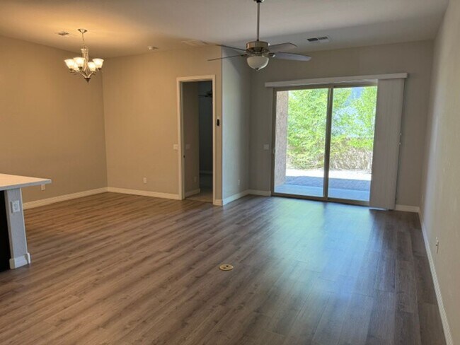 Building Photo - 5632 N Teaberry Ln