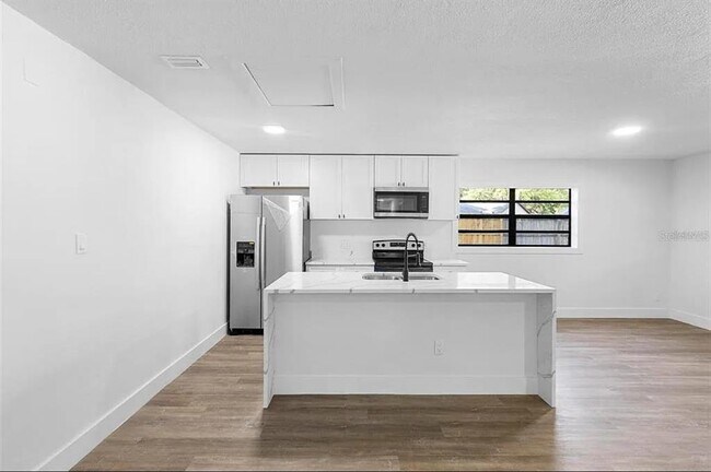 Building Photo - 2225 E Welch Rd