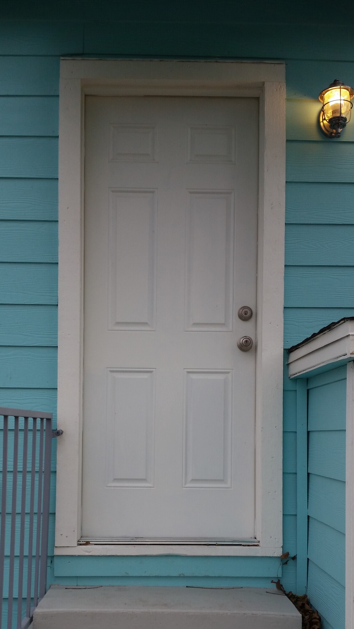 Backdoor to shared yard. - 2625 Cincinnati Ave