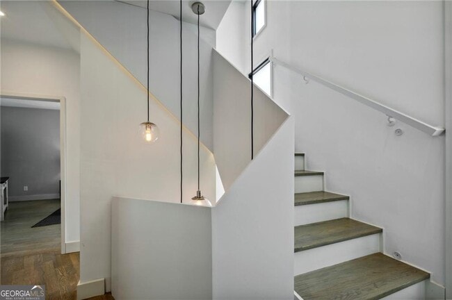 Building Photo - 575 Highland Ave NE