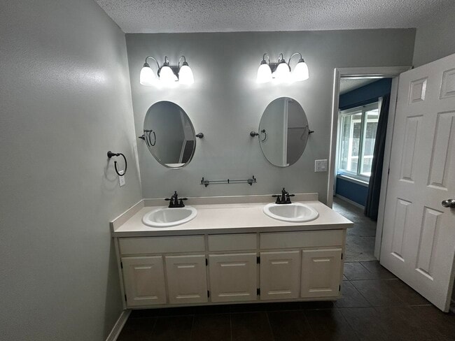Building Photo - 4769 Coronado Cir