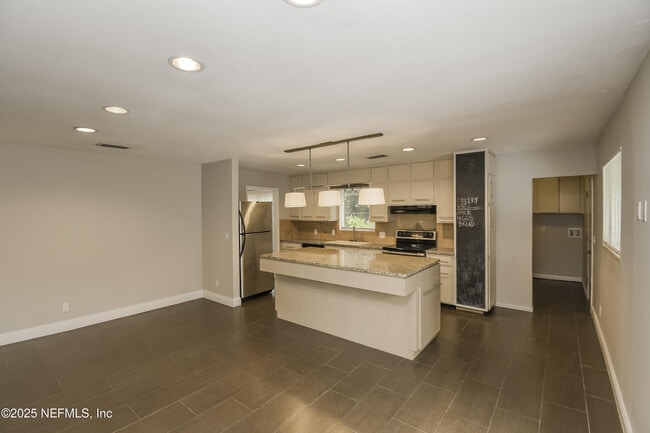 Building Photo - 1555 Shirl Ln