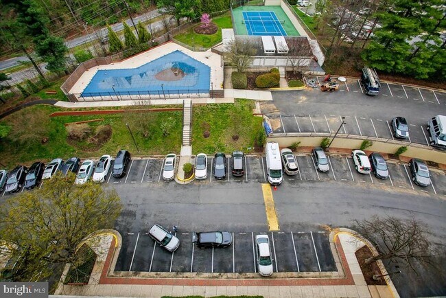 Building Photo - 3800 Powell Ln