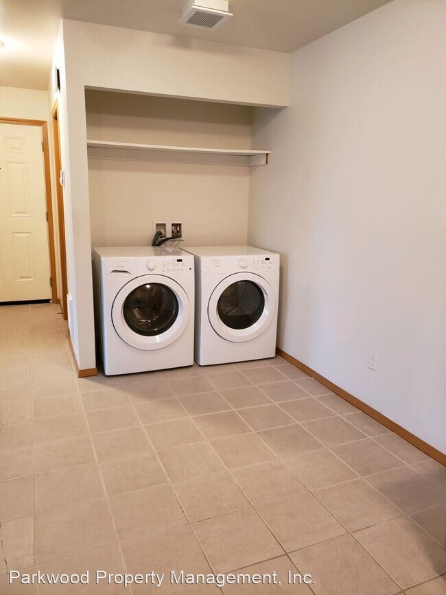 Building Photo - 1609 E 68th St