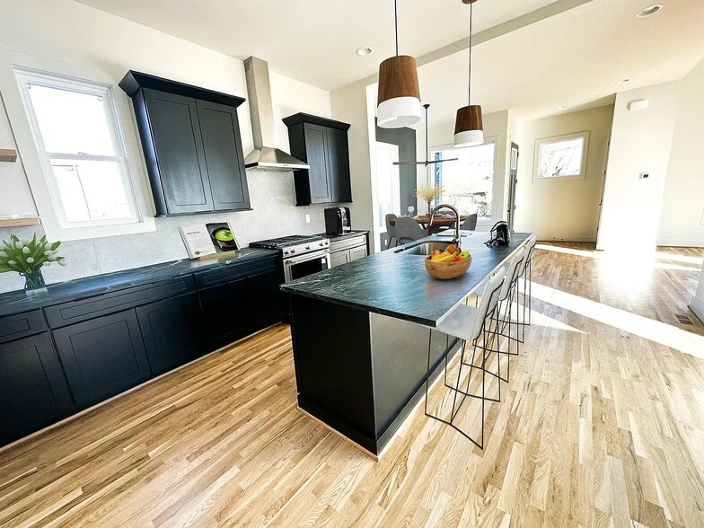 Building Photo - 1607 Martin St