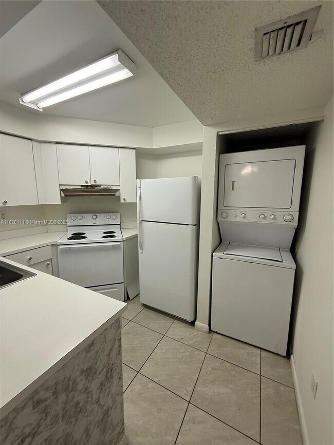 Building Photo - 8335 SW 152nd Ave