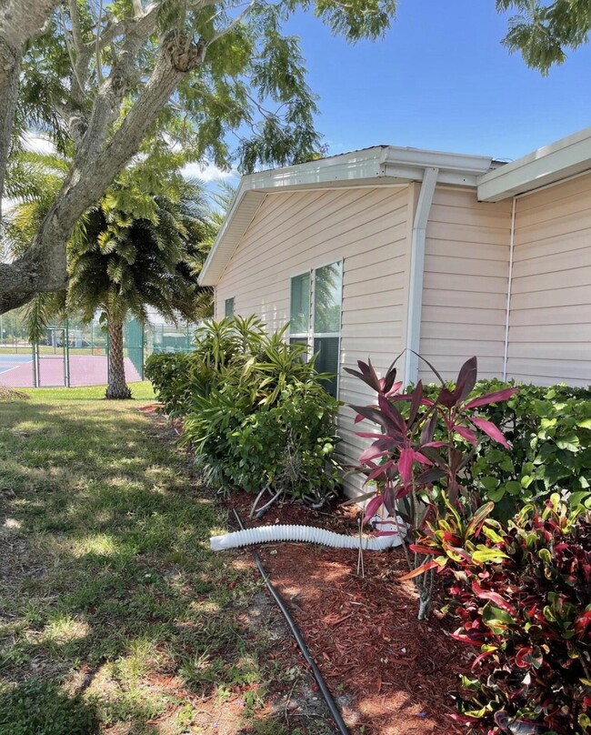 Building Photo - 8179 Sandwedge Terrace