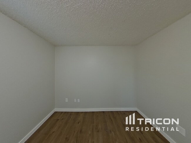 Building Photo - 14033 N 61st Ave