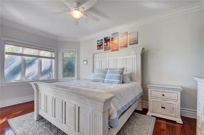 Building Photo - 1320 S Lakeside Dr