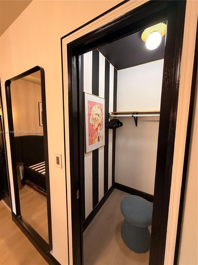 Building Photo - 920 SW 50th Ave