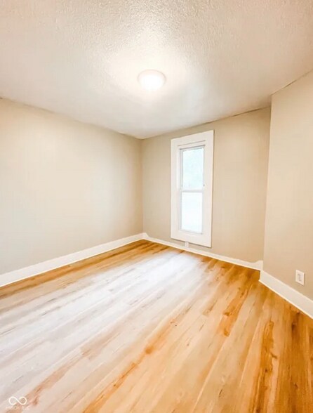 Building Photo - 102 Meridian St