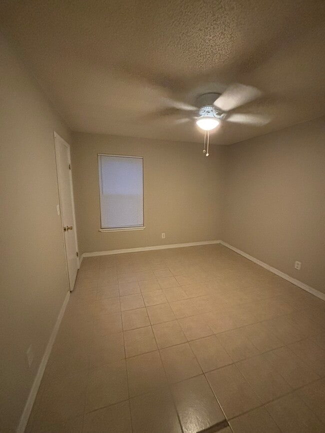 Building Photo - 639 N Betty Jo Dr