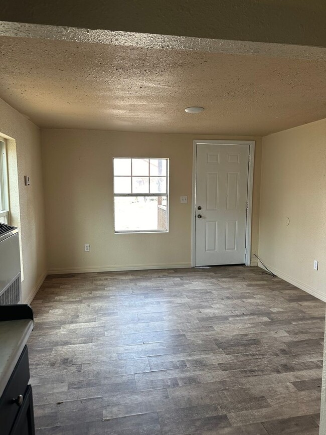 Building Photo - 3204 Russell St