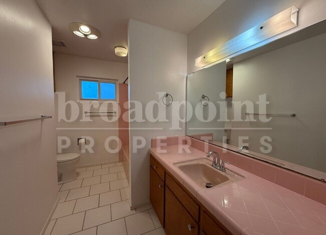 Building Photo - 440 Chestnut Ln