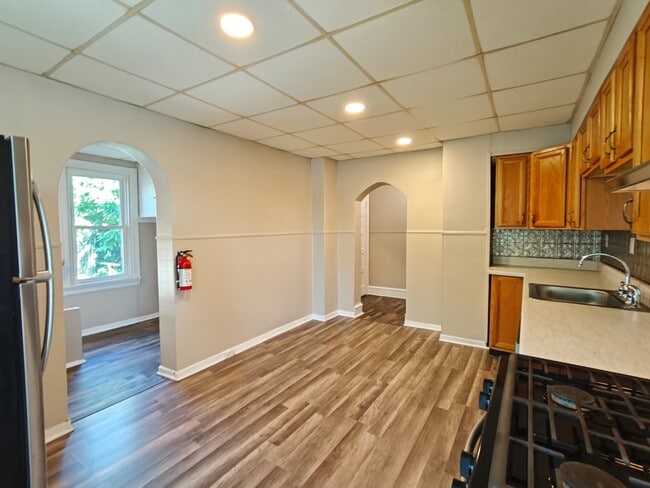 Building Photo - 401 Champion Ave
