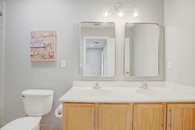 Building Photo - 16207 Sierra Palms Dr