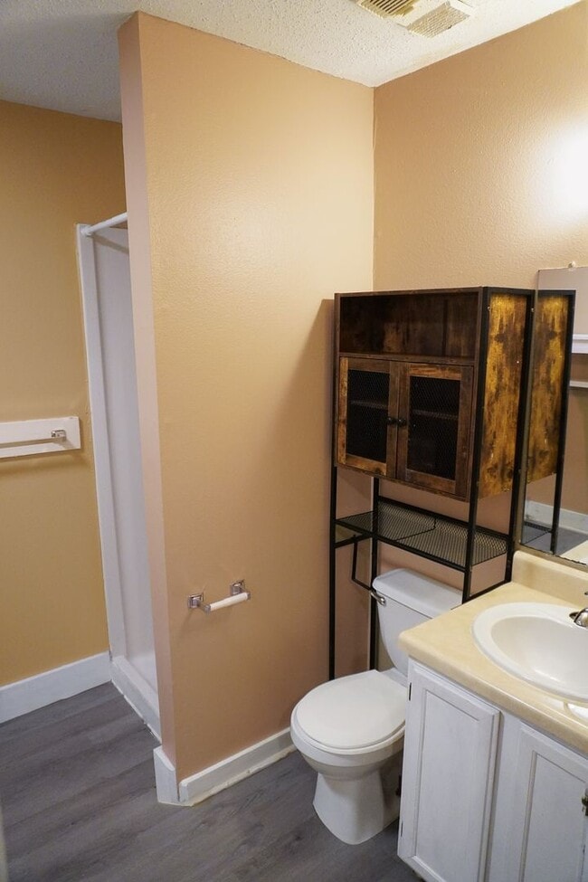 Building Photo - 3 Bed 2 Ba Condo w Garage - East Wichita