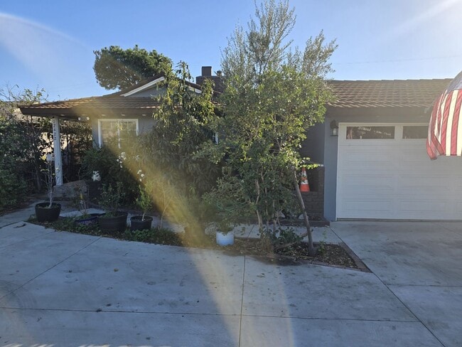 Building Photo - Cozy Rental in Garden Grove for Lease