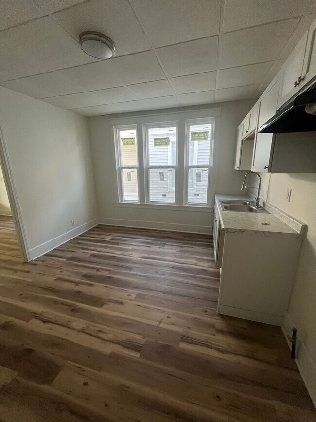 Building Photo - 1813 West Dr