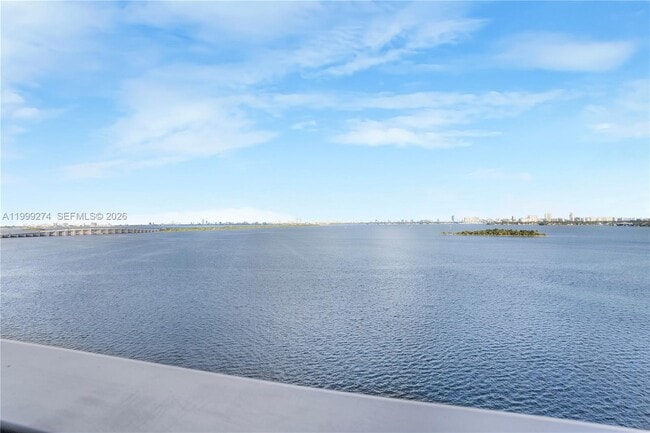 Building Photo - 700 NE 24th St