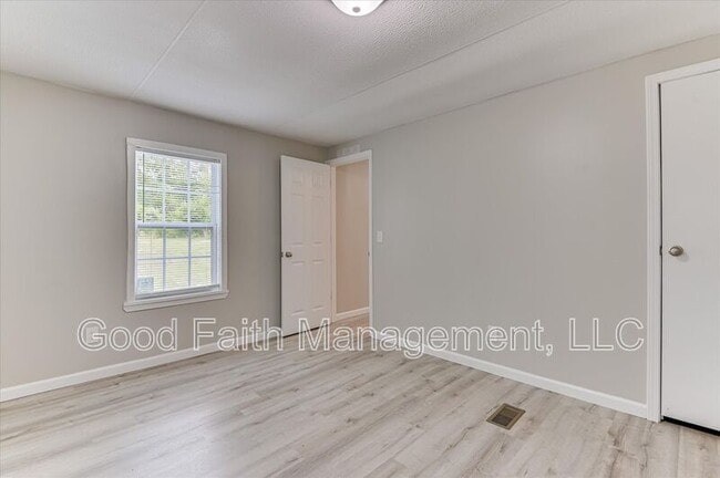 Building Photo - 2056 Louisa Rd