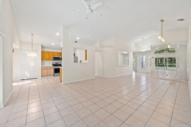 Building Photo - 300 Hammocks Trail