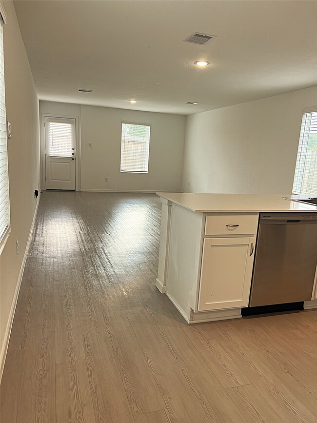 Building Photo - 18210 Via Aurelia Dr