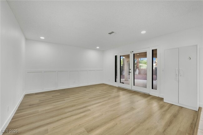 Building Photo - 2812 Waterview Dr