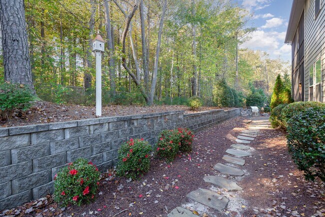 Building Photo - Stunning 5-Bedroom, 5-Bathroom Home with Chef's Kitchen and Luxurious Features