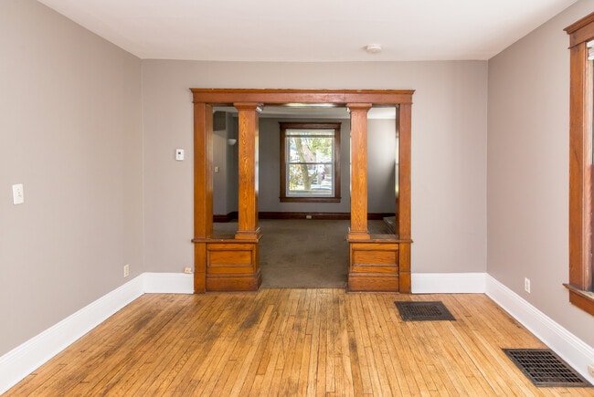 Building Photo - 812 Sybil St