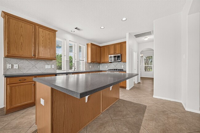 Building Photo - 1415 Kennewick Ct