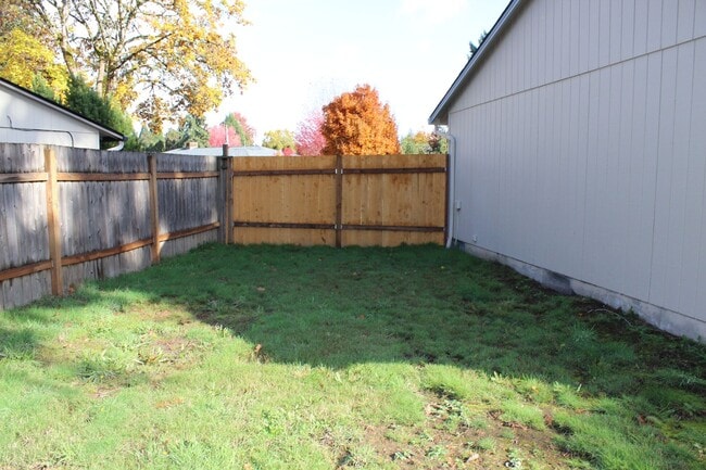 Building Photo - 4 Bed 2 Bath Hillsboro Ranch