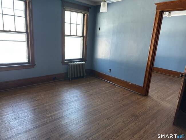 Building Photo - 184 S Main St