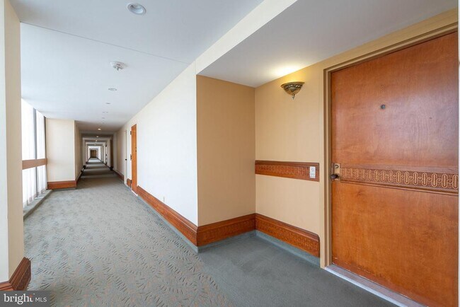 Building Photo - 1101 S Arlington Ridge Rd