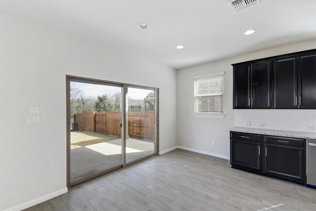 Building Photo - 6820 Llano Stage Trl