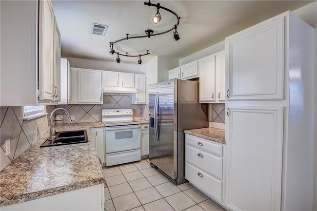 Building Photo - 620 Marino Dr