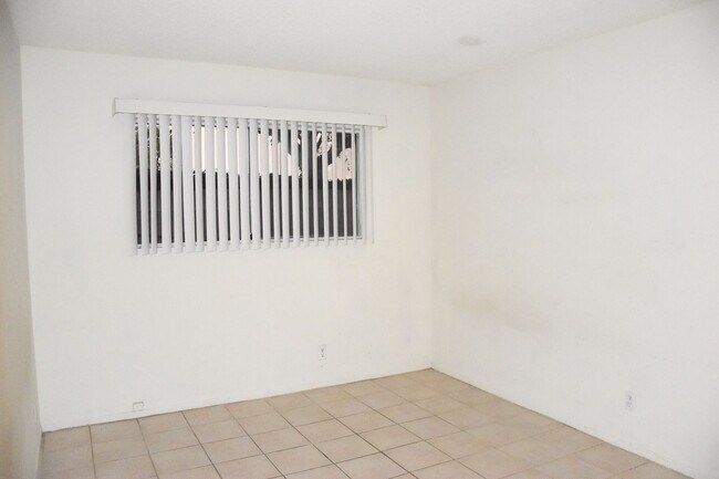 Building Photo - Cypress (125-127) South