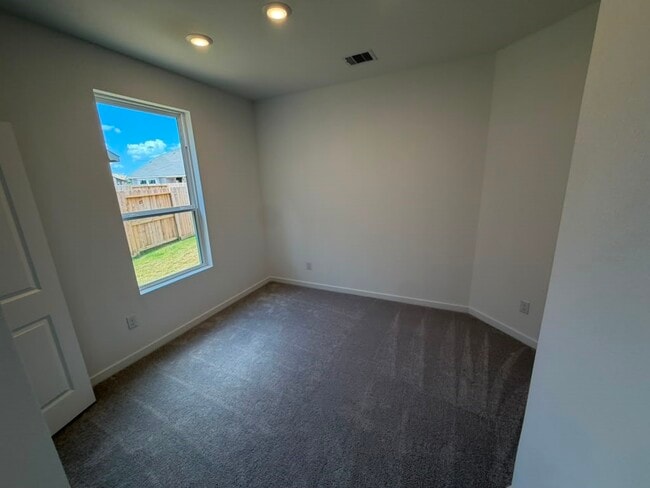 Building Photo - 2847 Gdn Mdw St