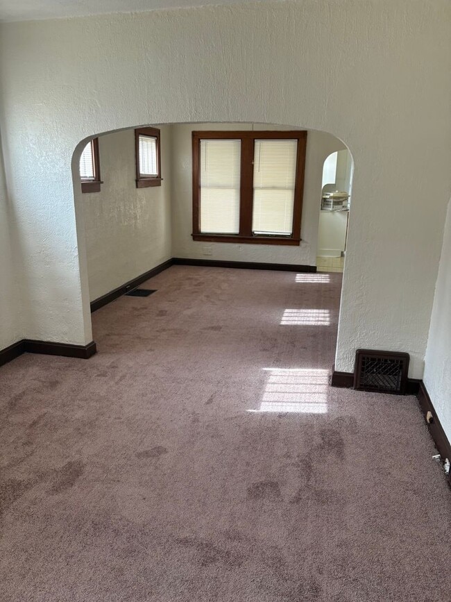 Building Photo - Nice 2 Bedroom