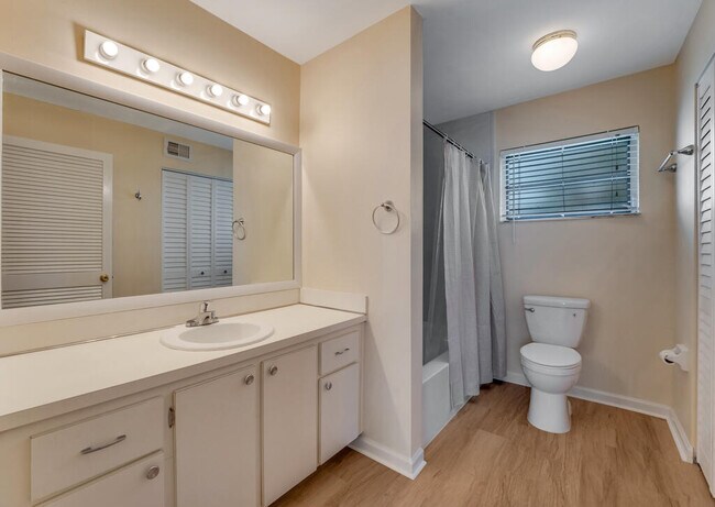 Building Photo - 135 Shore Ct