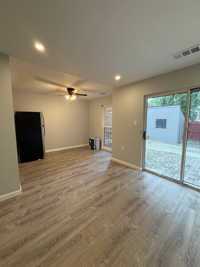 Building Photo - 238 Stevenson Square