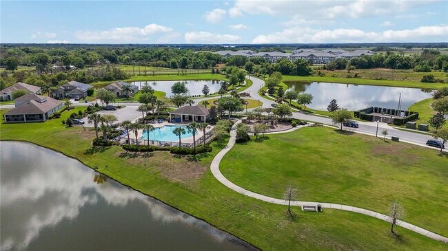 Building Photo - 1651 Chatsworth Cir