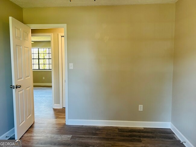 Building Photo - 6165 Radford Dr