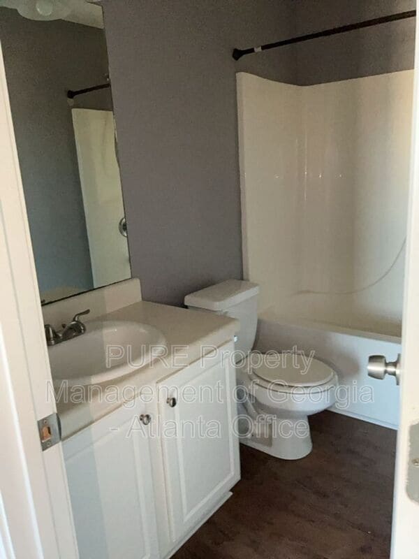 Building Photo - 4210 Oakwood Rd