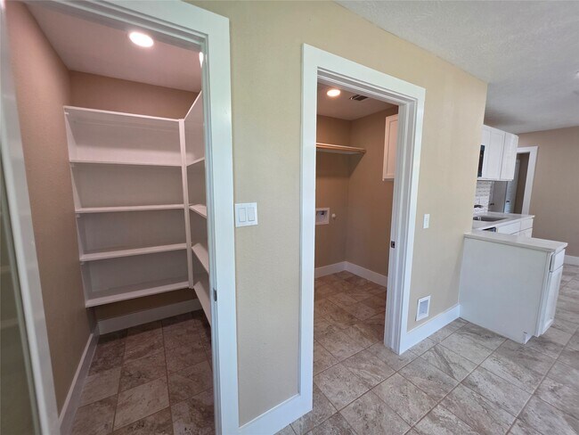 Building Photo - 2306 19th Ave N